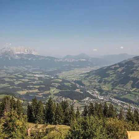 Hocheckhuette On Top Of The Kitzbuehel Hahnenkamm Mountain Exterior foto