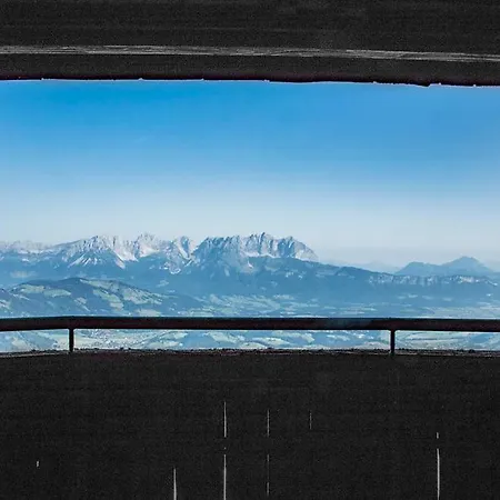 Hocheckhuette On Top Of The Kitzbuehel Hahnenkamm Mountain Exterior foto