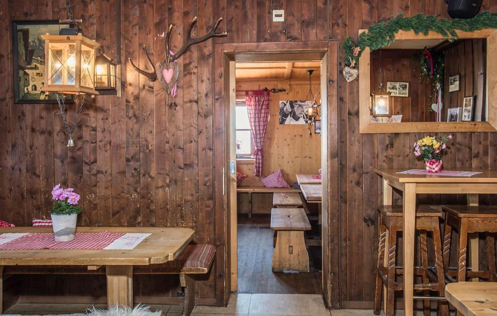 Hocheckhuette On Of The Hahnenkamm Mountain Gasthof *
